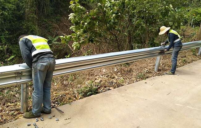 广西高速公路护栏的定期维护与保养