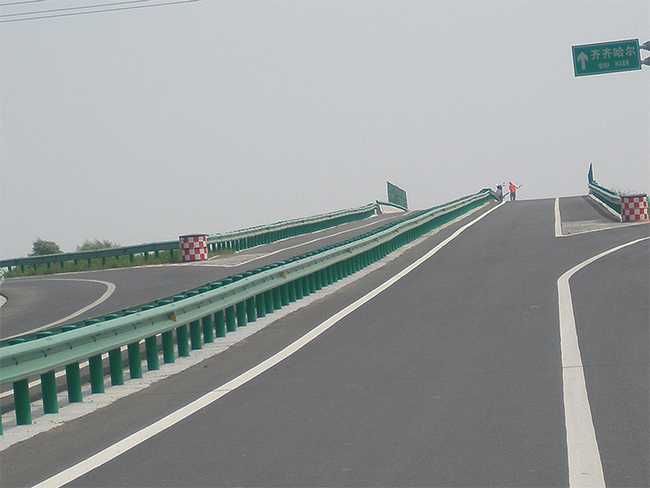 广西高速公路护栏的材质与规格