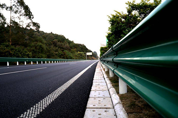 广西高速公路护栏的常用类型